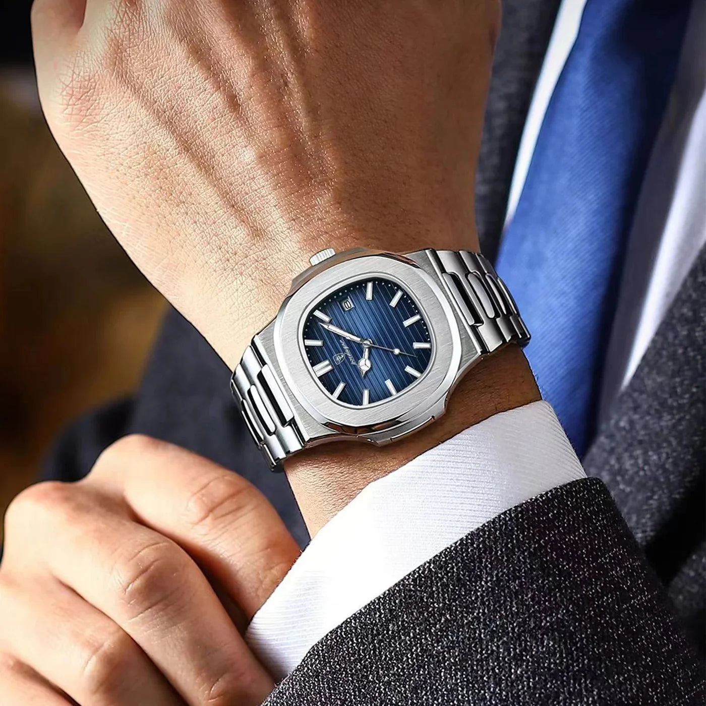Globe Traveller Steel — Silver Case, Blue Dial, Stainless Steel Bracelet